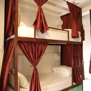  Hostel Funky Bunky India