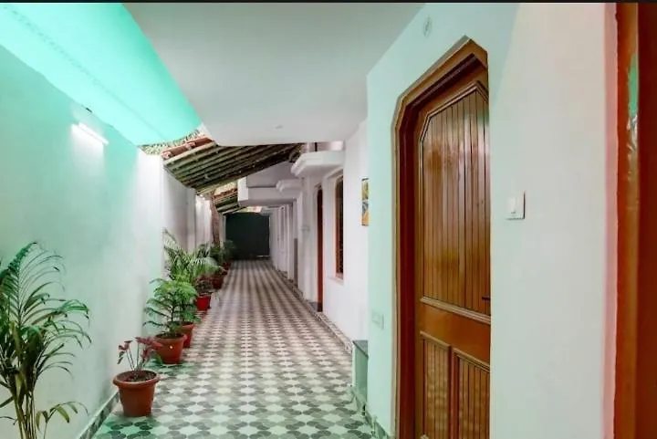 Virat Palace Hotel Varanasi 0*,  India